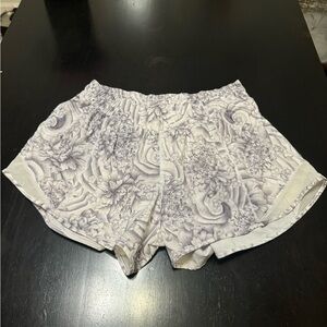 Lululemon Women Mini Twine White Multi Gray Floral Print Hotty Hot Shorts ll 12